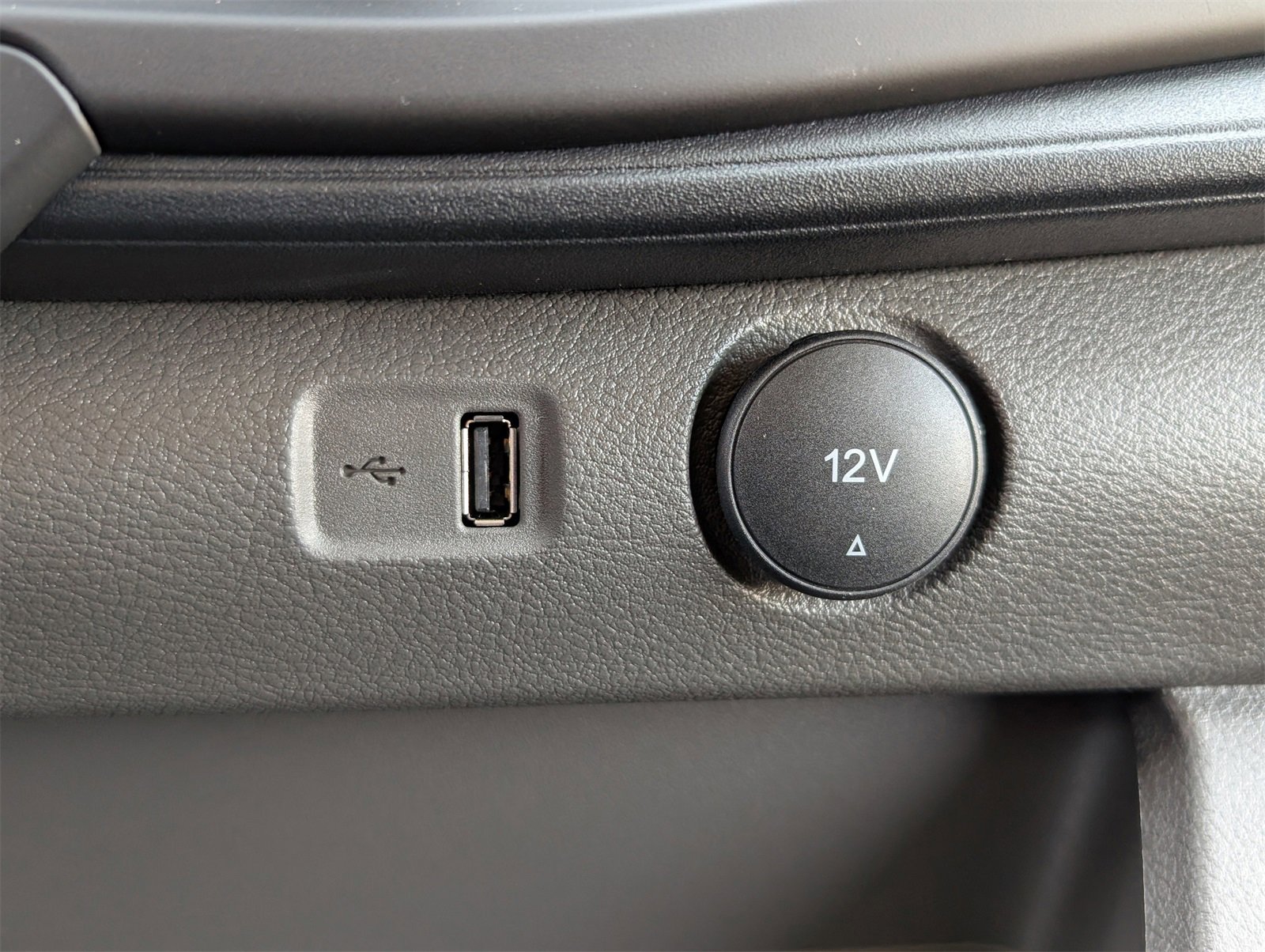 New 2025 Ford Transit 150 Low Roof image 18