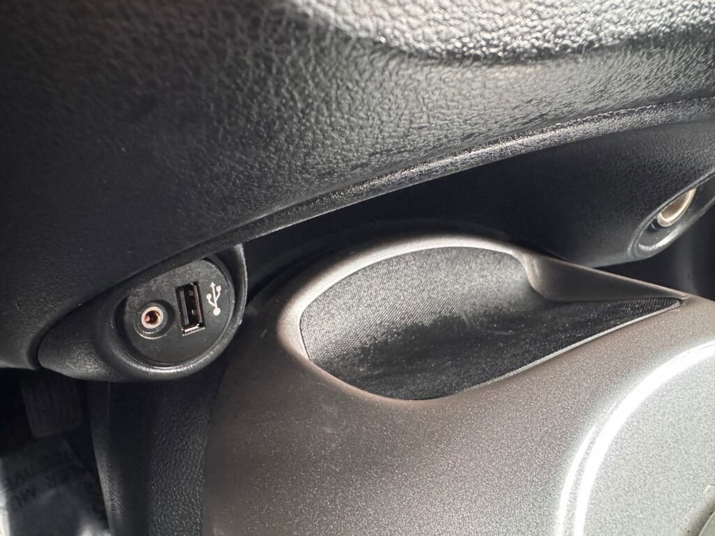 Used 2011 Nissan Juke SL image 28