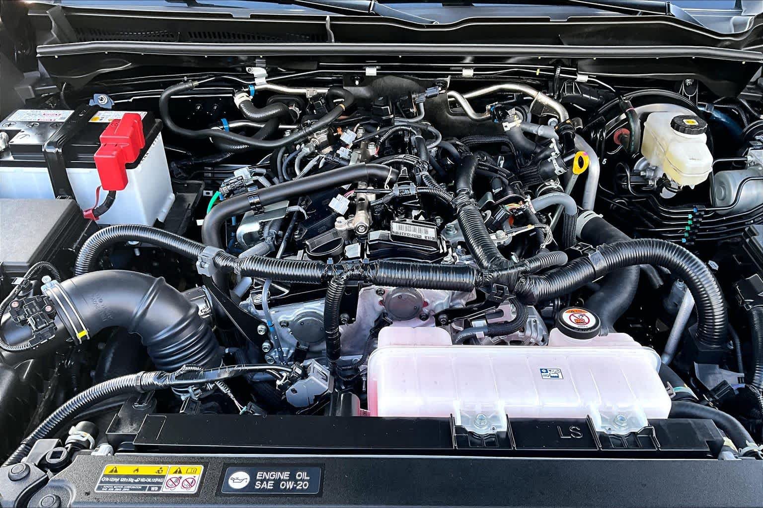 Certified 2025 Toyota 4Runner SR5 AWD/4WD image 31