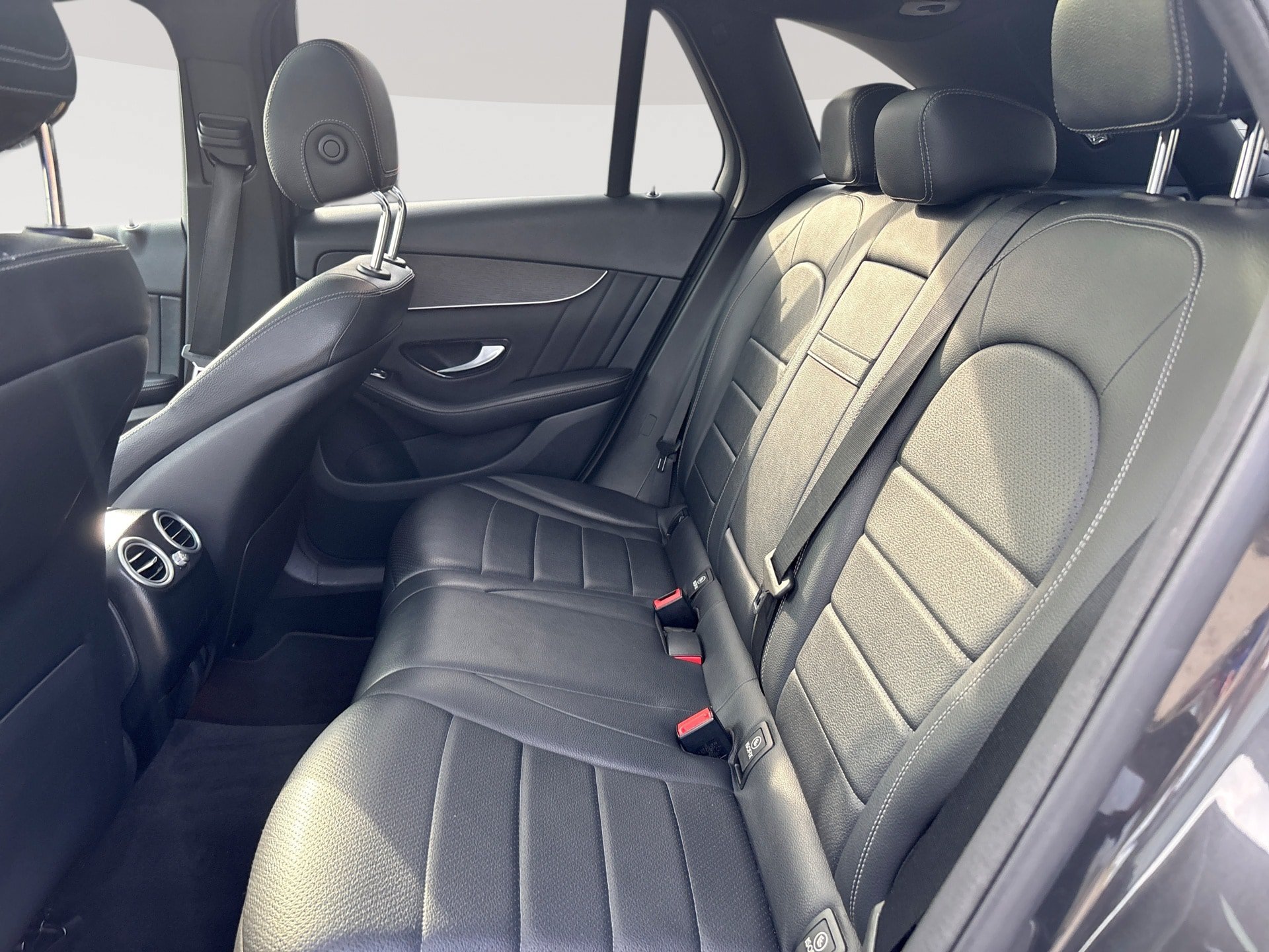 Used 2021 Mercedes-Benz GLC 300 w/ AMG Line image 26