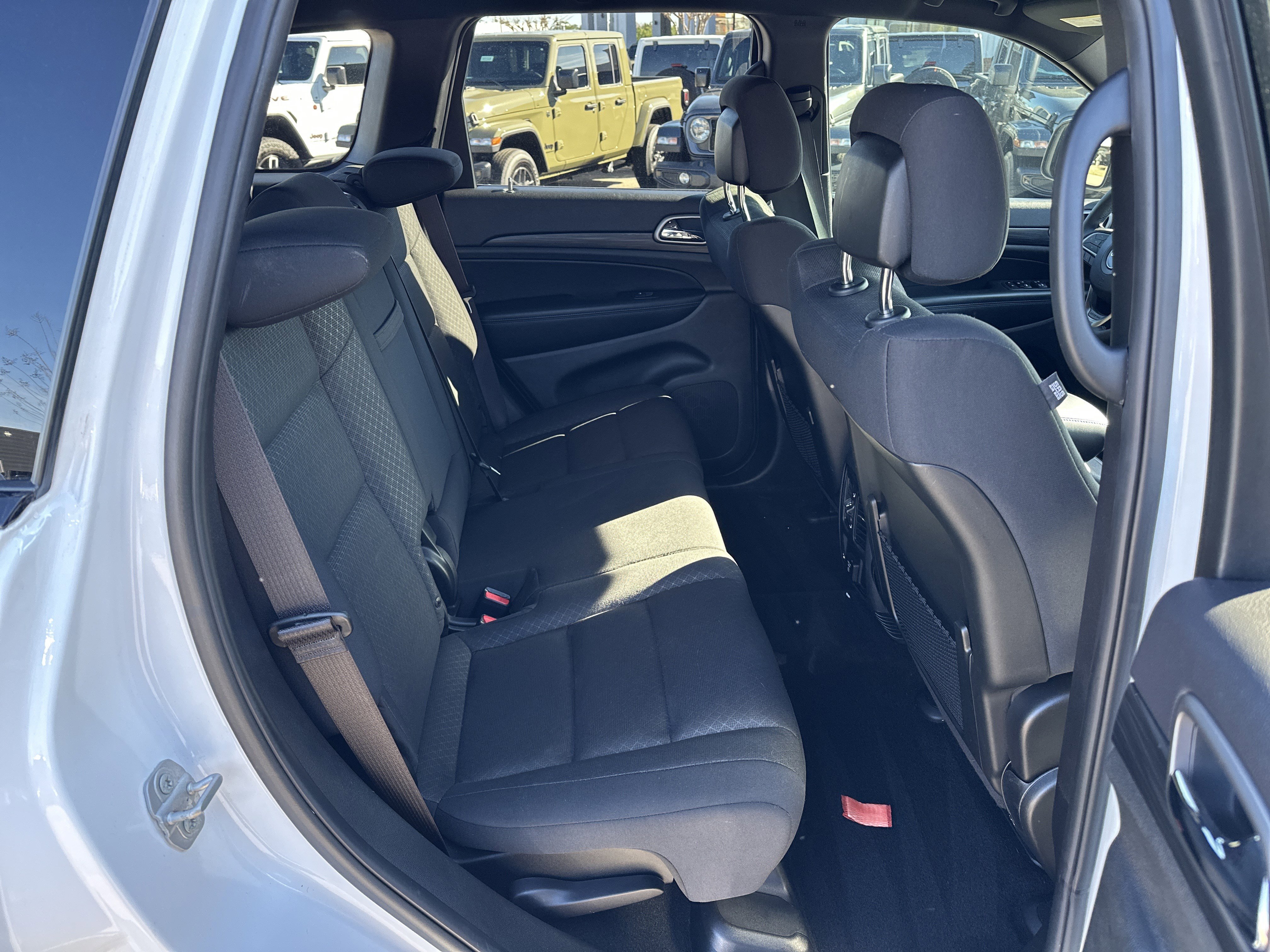 Used 2019 Jeep Grand Cherokee Laredo image 16