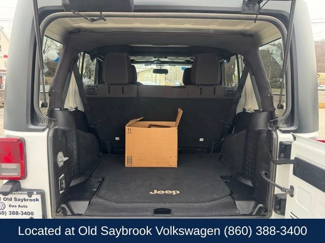 Used 2015 Jeep Wrangler Unlimited Sahara w/ Connectivity Group image 16