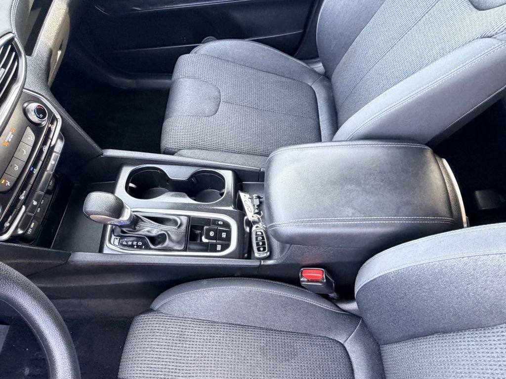 Used 2019 Hyundai Santa Fe SEL FWD image 20