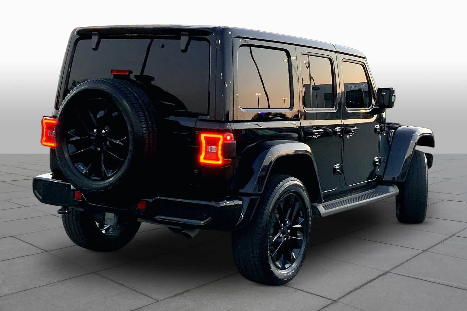 Used 2023 Jeep Wrangler Unlimited Sahara AWD/4WD image 23