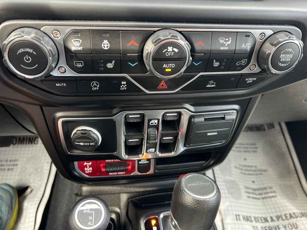 Used 2022 Jeep Gladiator Mojave w/ Cold Weather Group AWD/4WD image 32