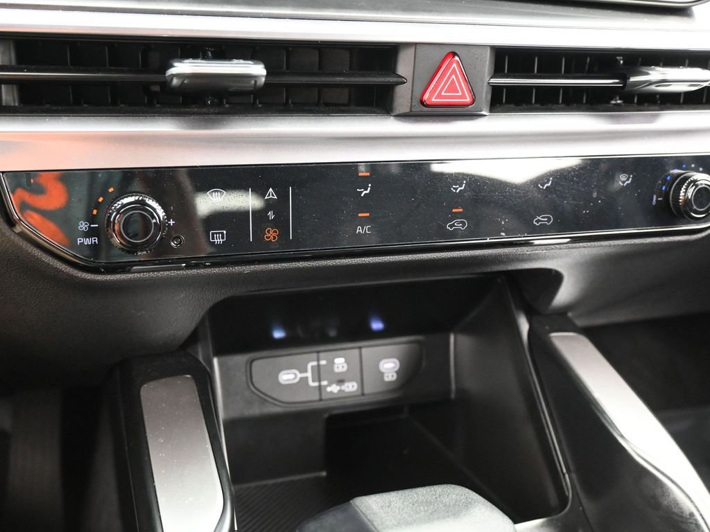 Used 2025 Kia Sorento LX image 20