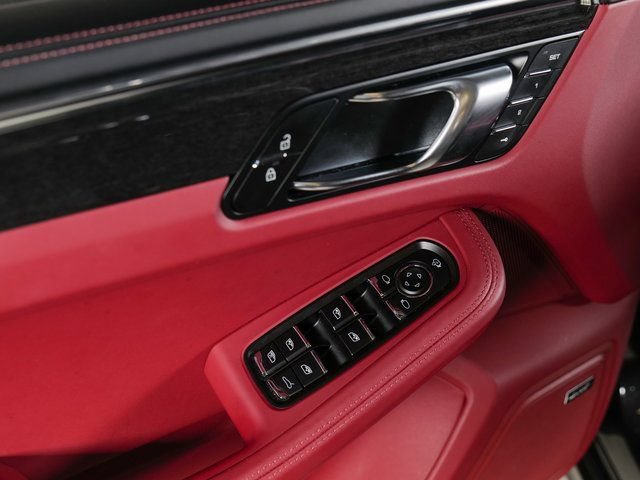 Certified 2025 Porsche Macan S AWD/4WD image 30