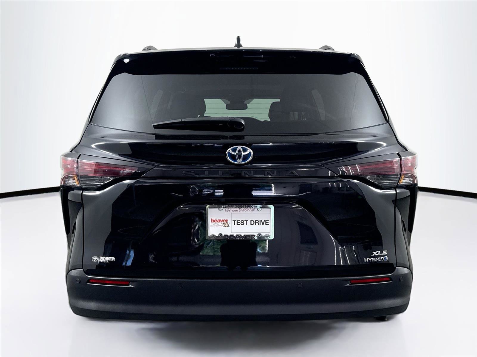 Certified 2024 Toyota Sienna XLE FWD image 11