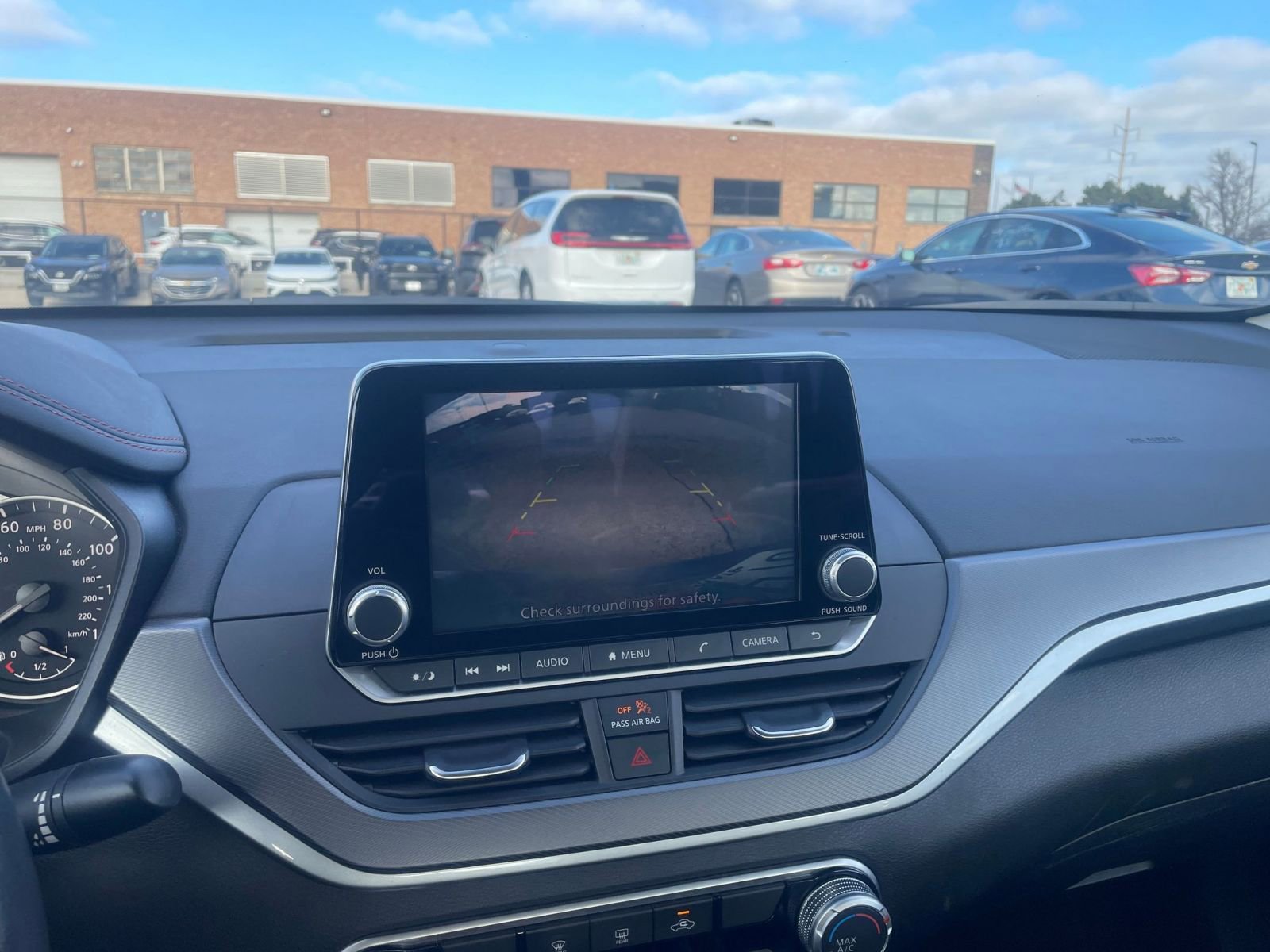 Used 2025 Nissan Altima 2.5 SR image 17