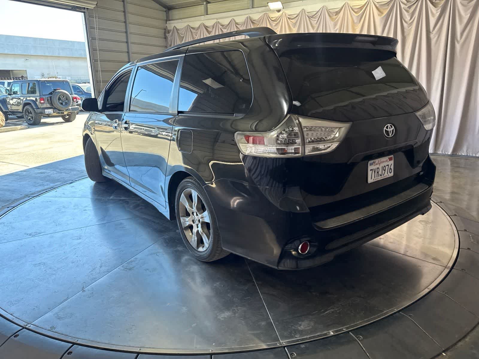 Used 2015 Toyota Sienna SE FWD image 7