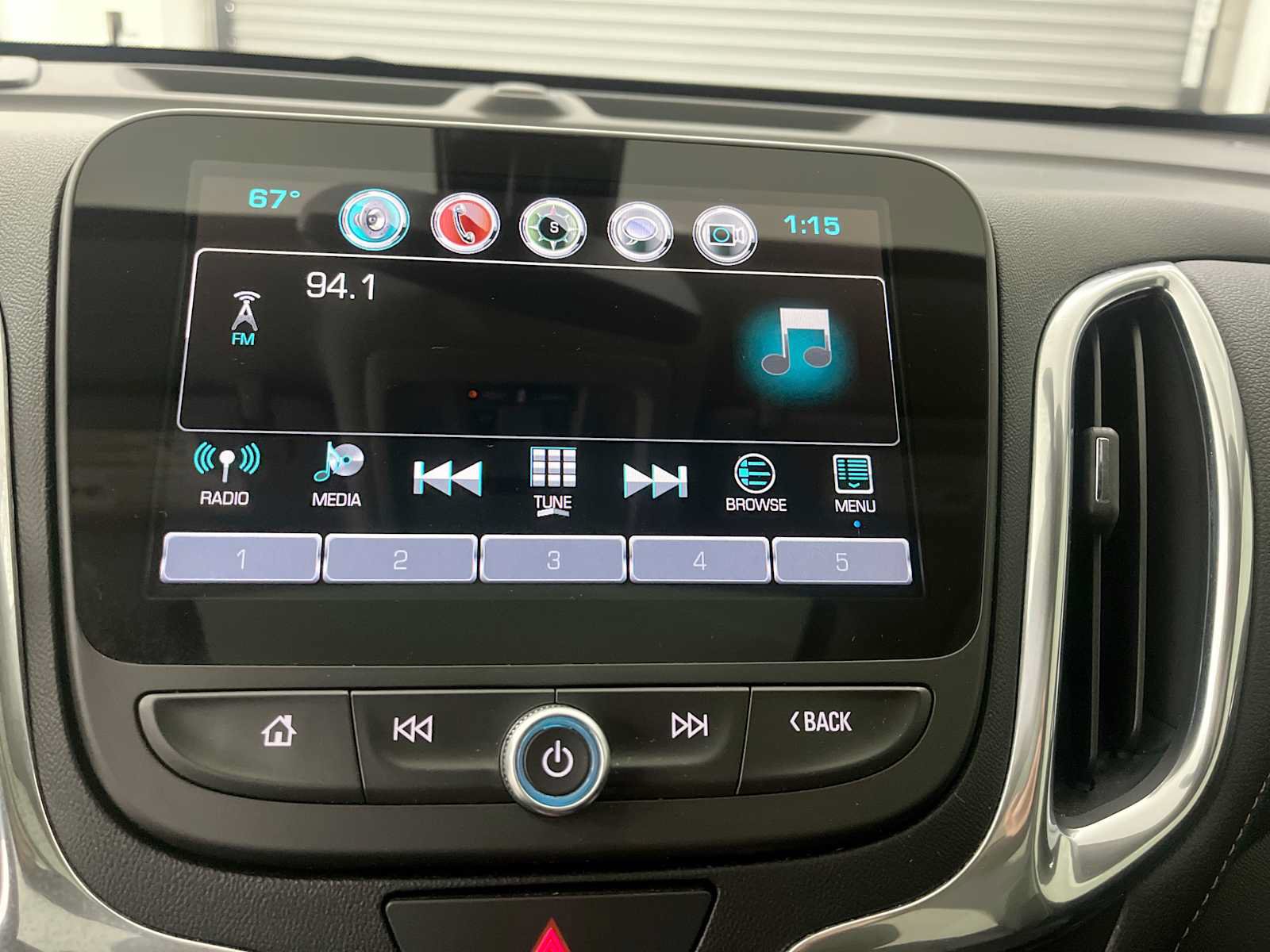 Used 2018 Chevrolet Equinox Premier FWD image 18