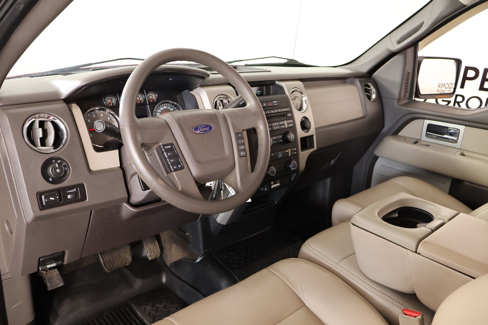 Used 2010 Ford F150 XLT RWD image 2