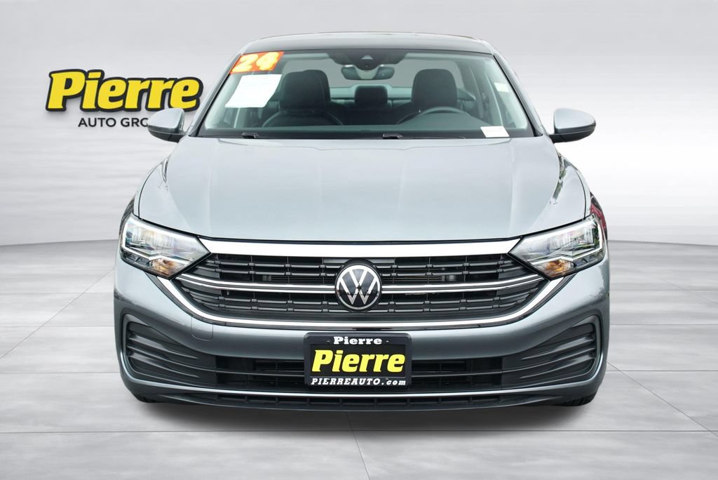 Used 2024 Volkswagen Jetta SE w/ Panoramic Sunroof Package FWD image 5