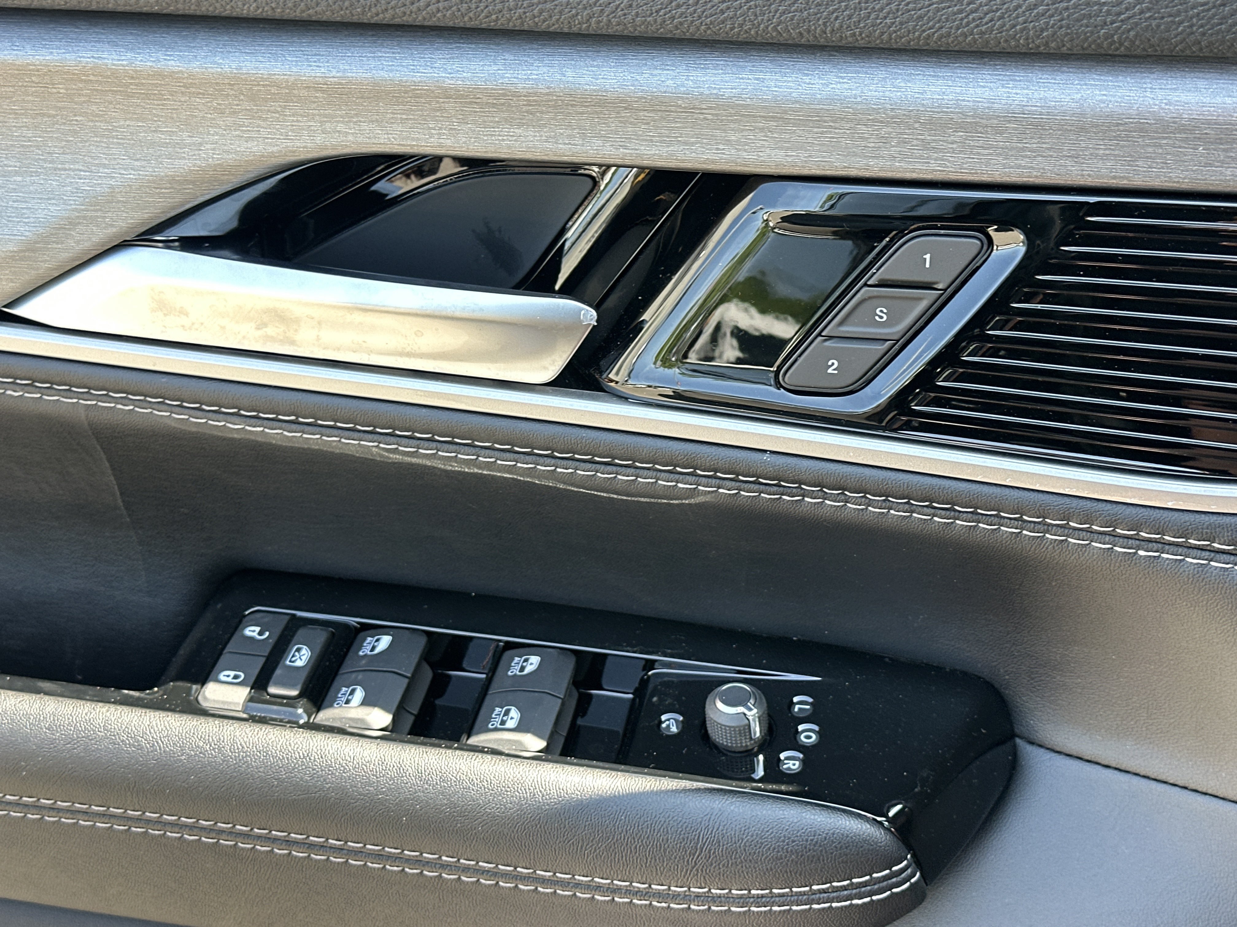 New 2026 Jeep Grand Wagoneer Limited AWD/4WD image 9