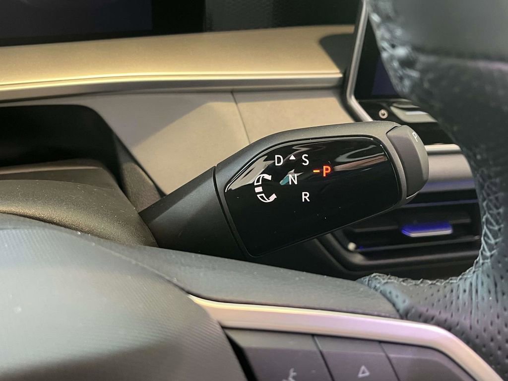 New 2026 Volkswagen Tiguan SE R-Line image 22