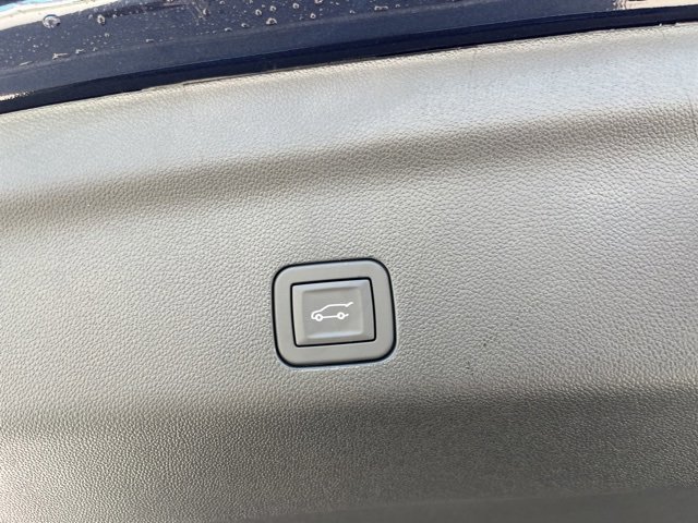 New 2025 Chevrolet Suburban Premier image 9