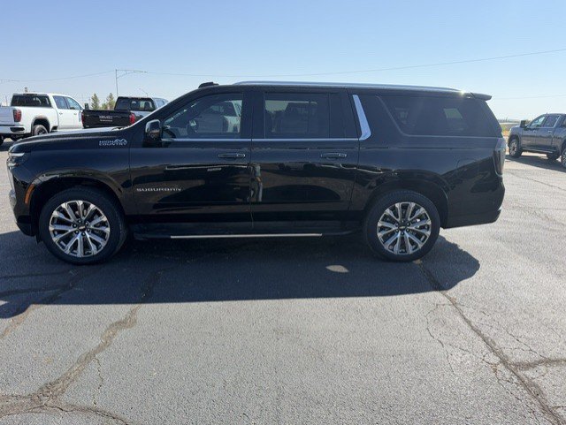 Used 2025 Chevrolet Suburban High Country AWD/4WD image 3