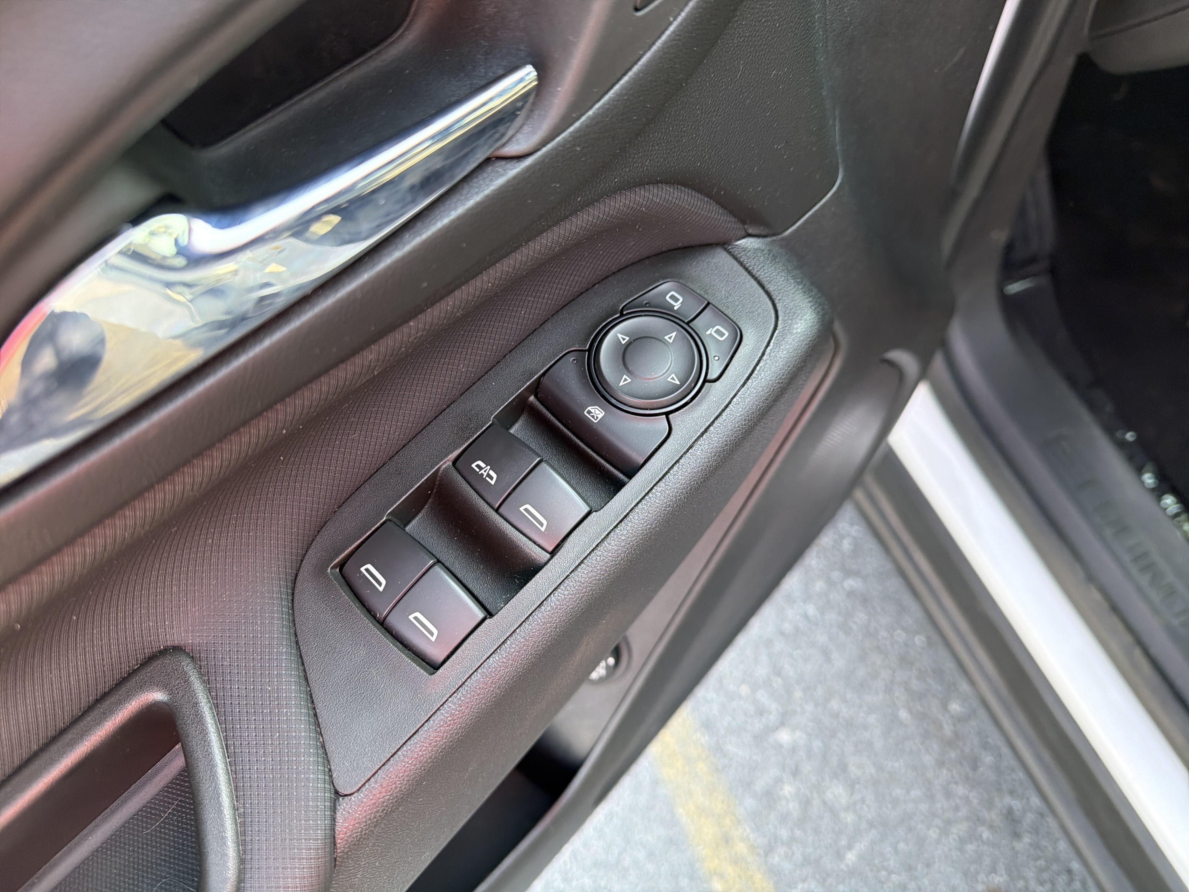 Used 2024 Chevrolet Equinox RS w/ LPO, Floor Liner Package AWD/4WD image 20