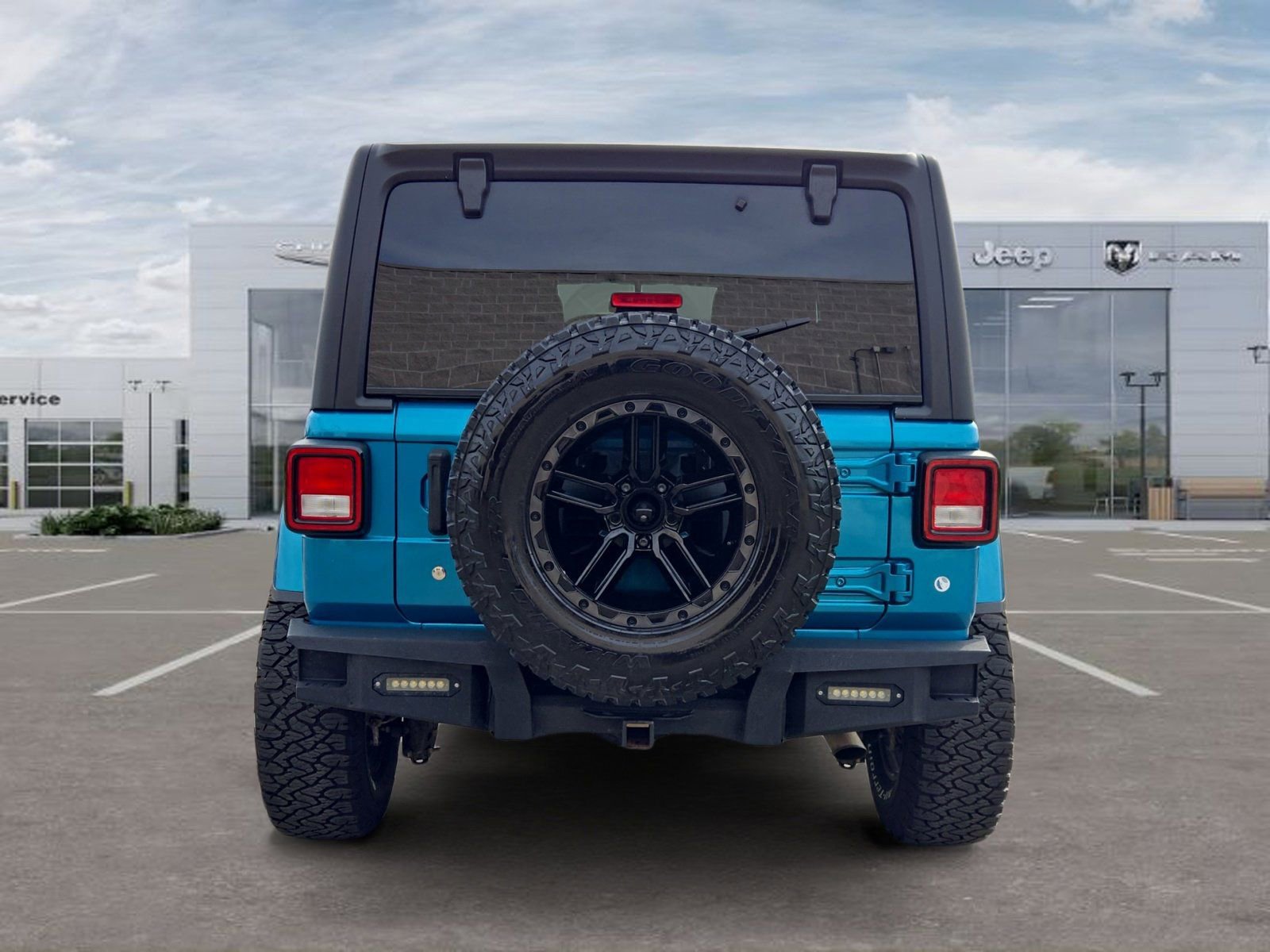 Used 2020 Jeep Wrangler Unlimited Sahara AWD/4WD image 4