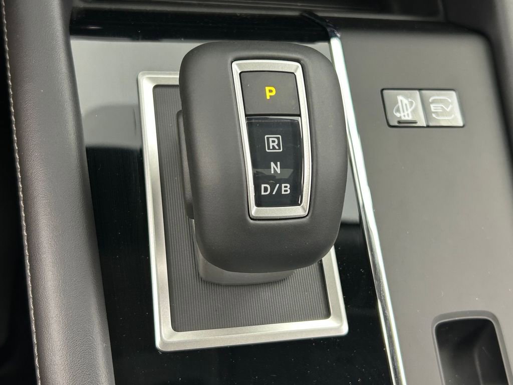 New 2025 Mitsubishi Outlander SE image 17