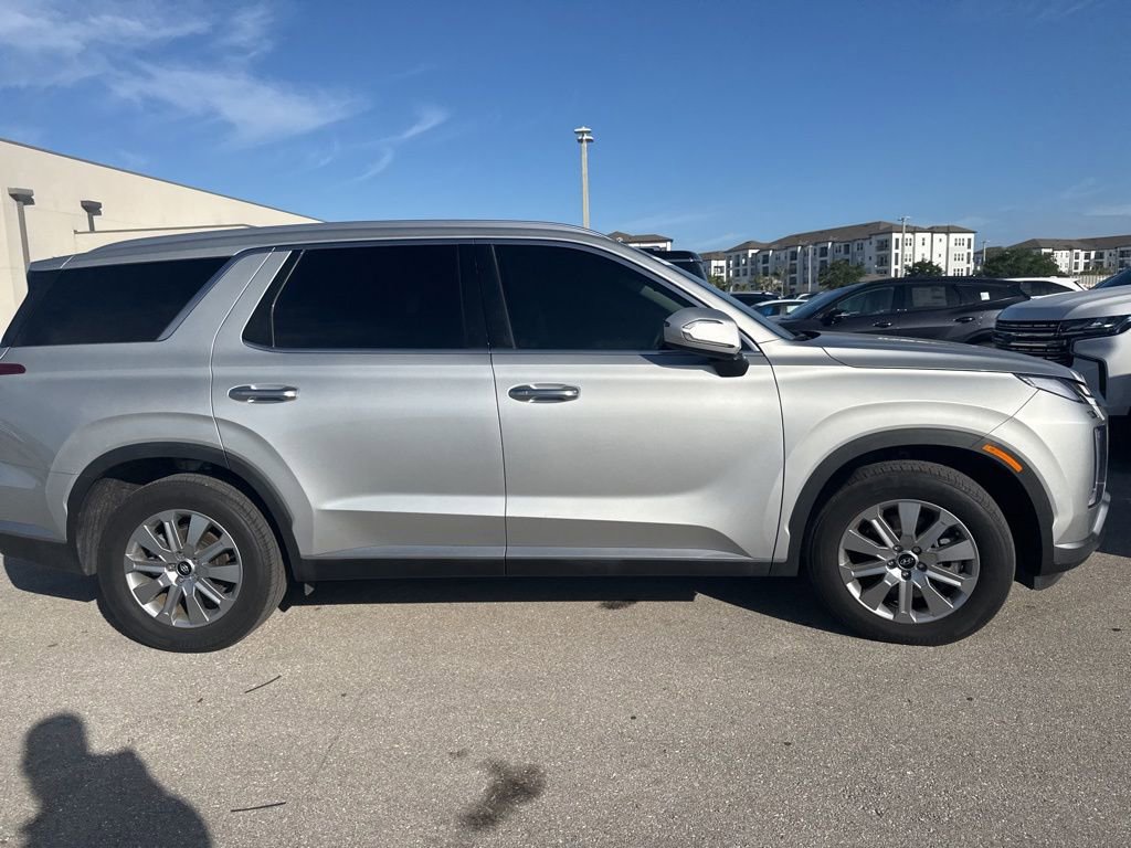 Used 2024 Hyundai Palisade SEL image 3