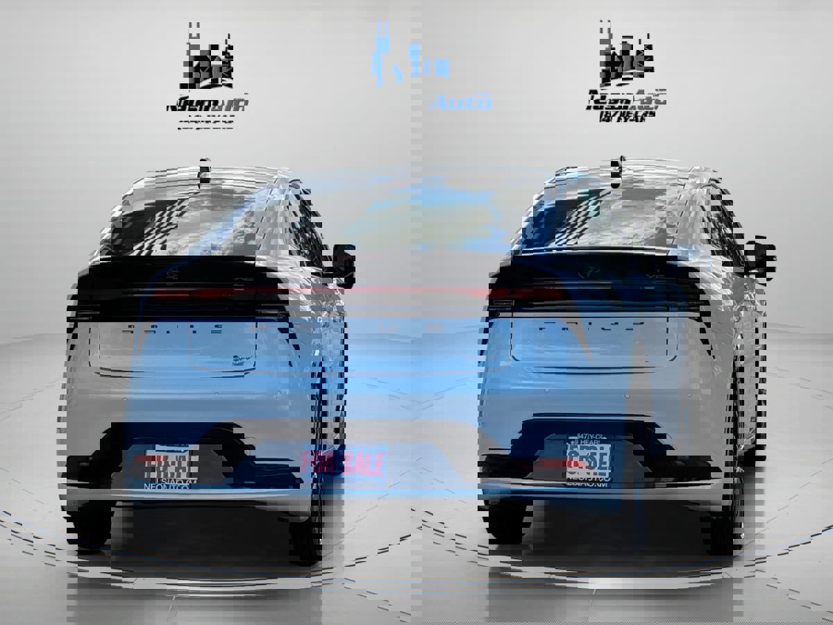 Used 2024 Toyota Prius XLE image 5