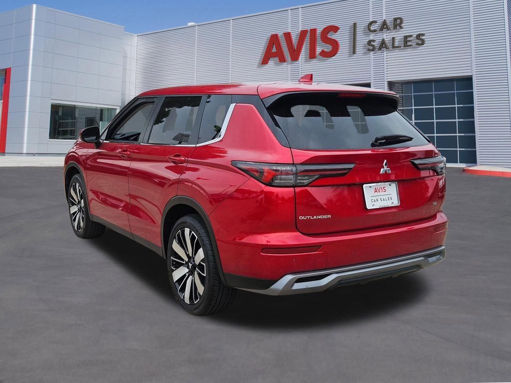 Used 2025 Mitsubishi Outlander SE FWD image 3