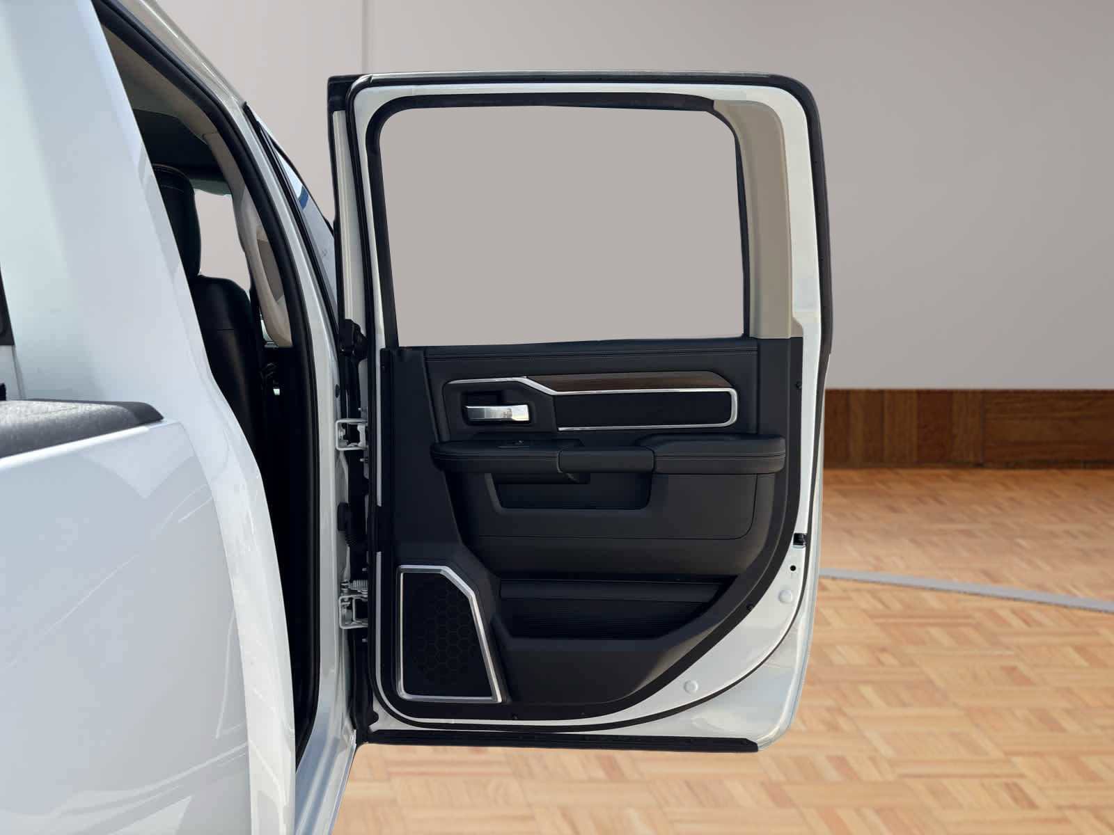 Used 2024 RAM 2500 Laramie image 14