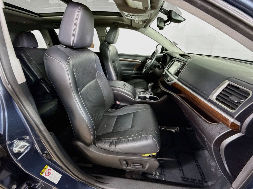 Used 2014 Toyota Highlander Limited Platinum FWD image 35
