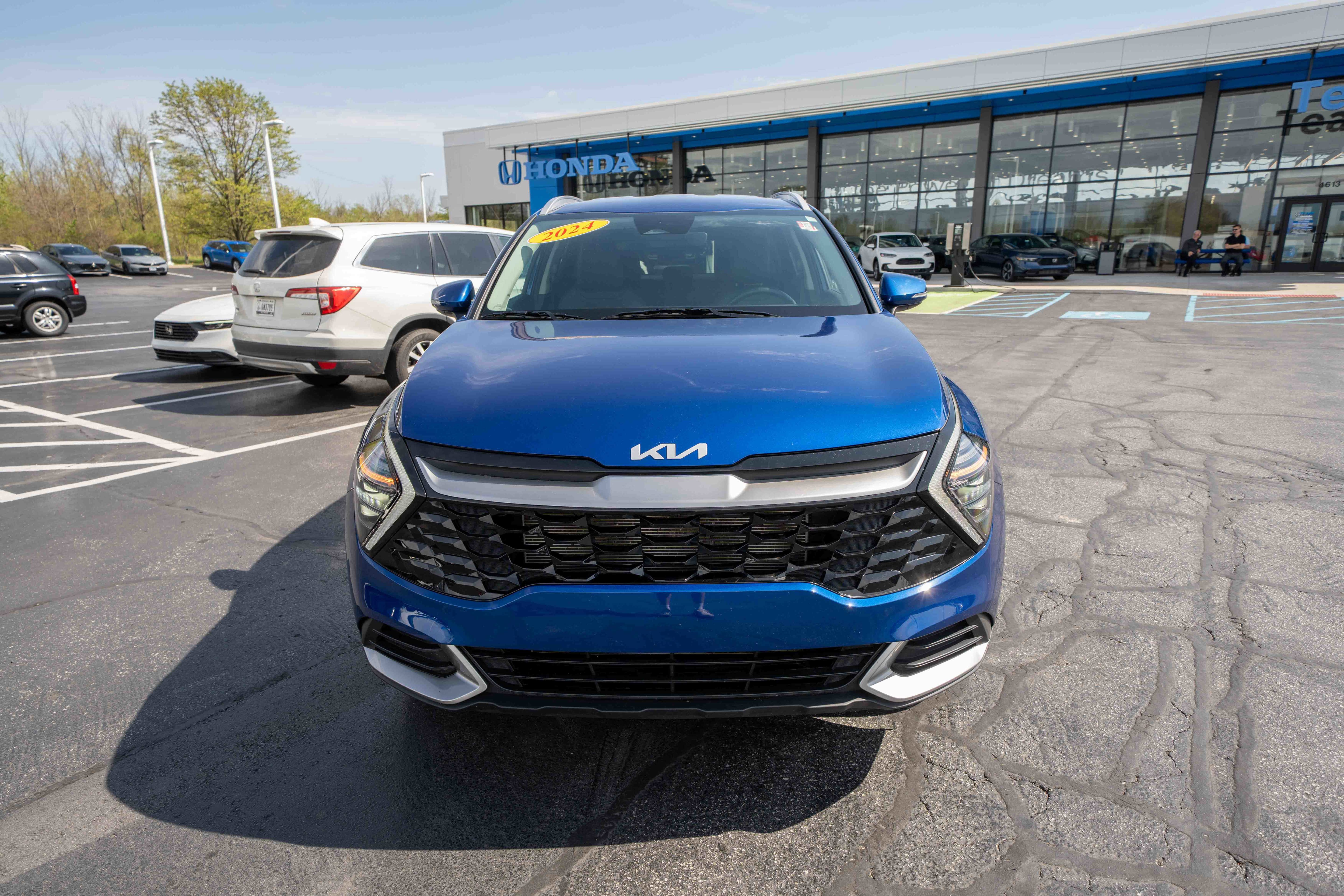 Used 2024 Kia Sportage EX AWD/4WD image 2