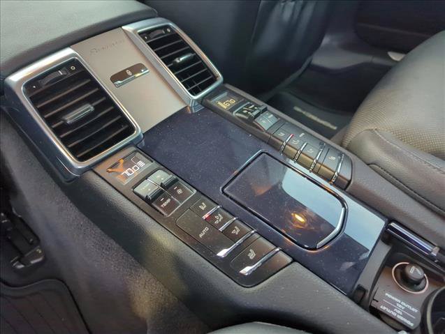 Used 2015 Porsche Panamera image 8