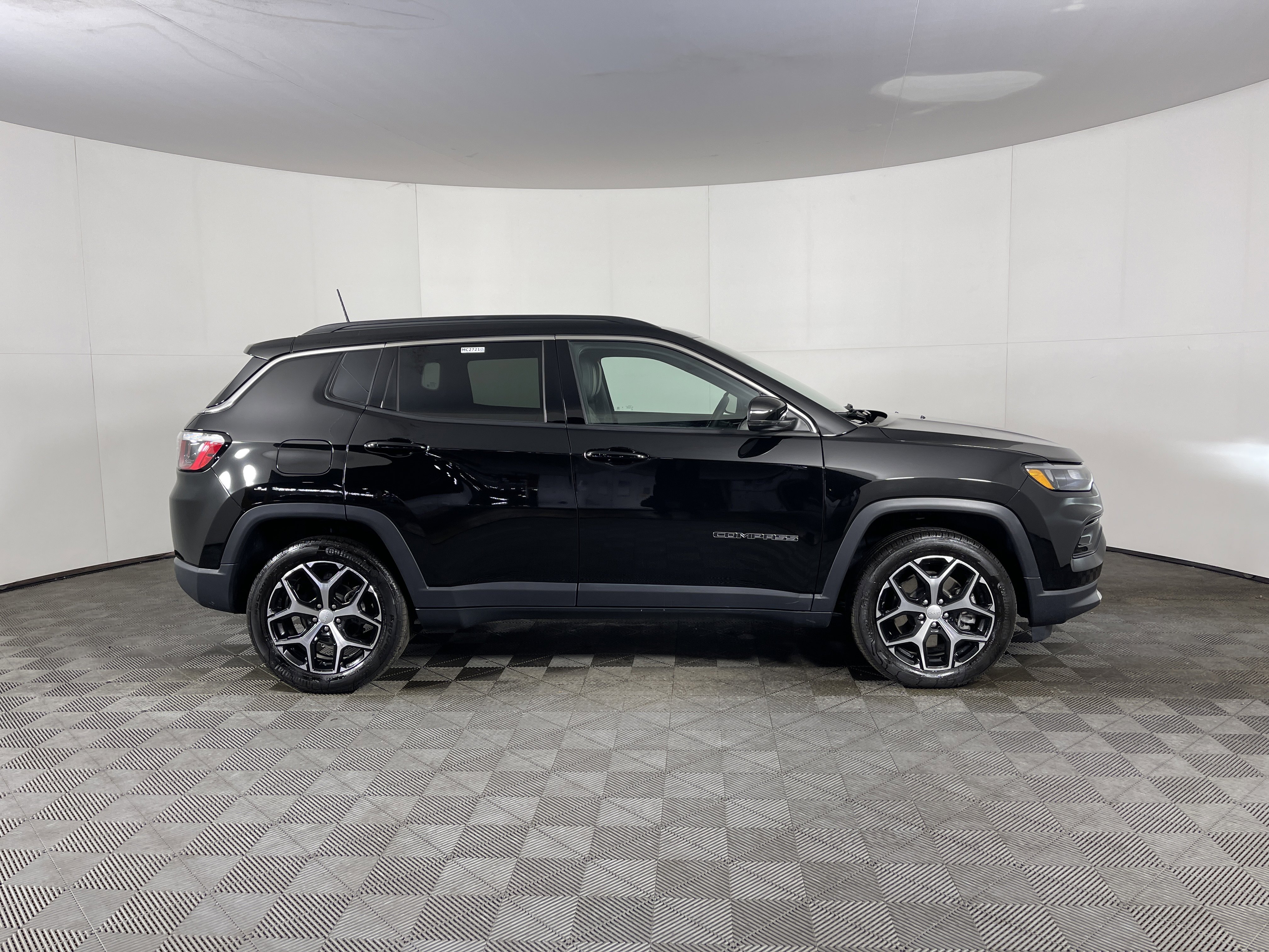 Used 2024 Jeep Compass Limited image 5