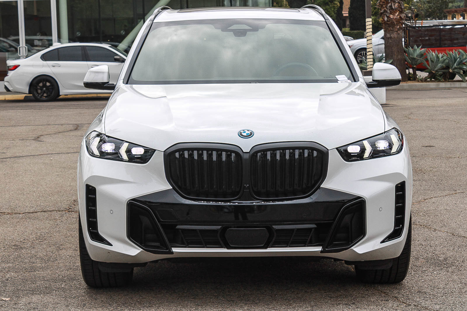 Used 2026 BMW X5 xDrive50e w/ M Sport Package AWD/4WD image 2