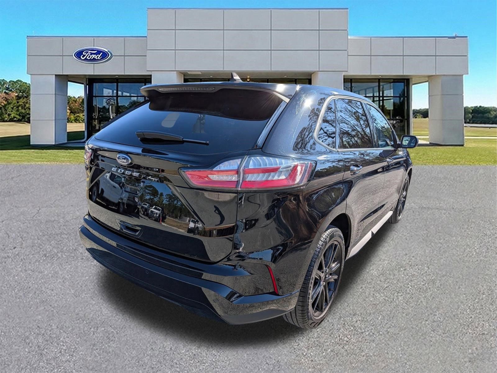 Certified 2024 Ford Edge ST-Line AWD/4WD image 4