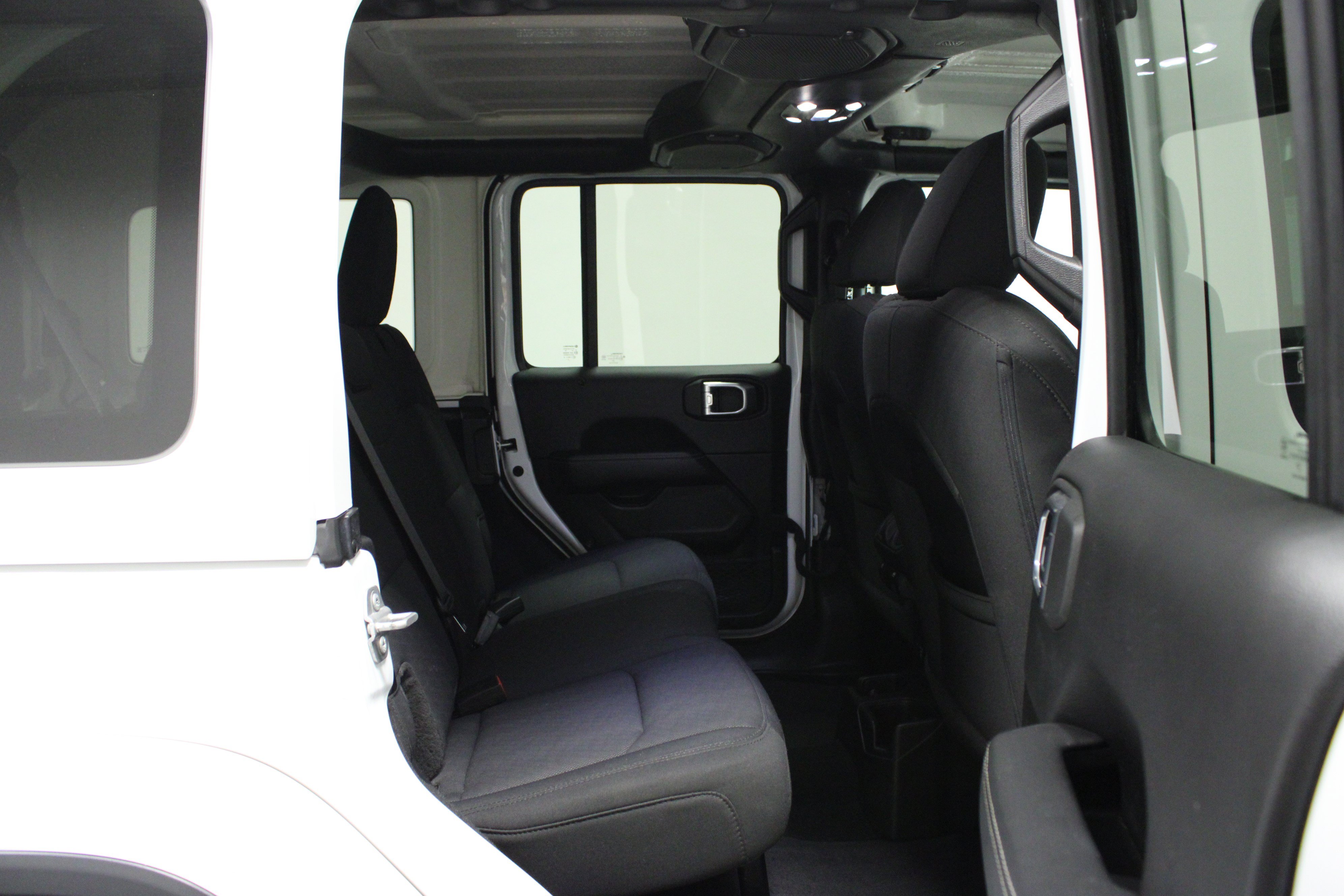 Used 2023 Jeep Wrangler Unlimited Sahara AWD/4WD image 15