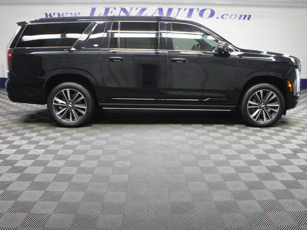 Used 2026 Cadillac Escalade ESV Sport AWD/4WD image 2