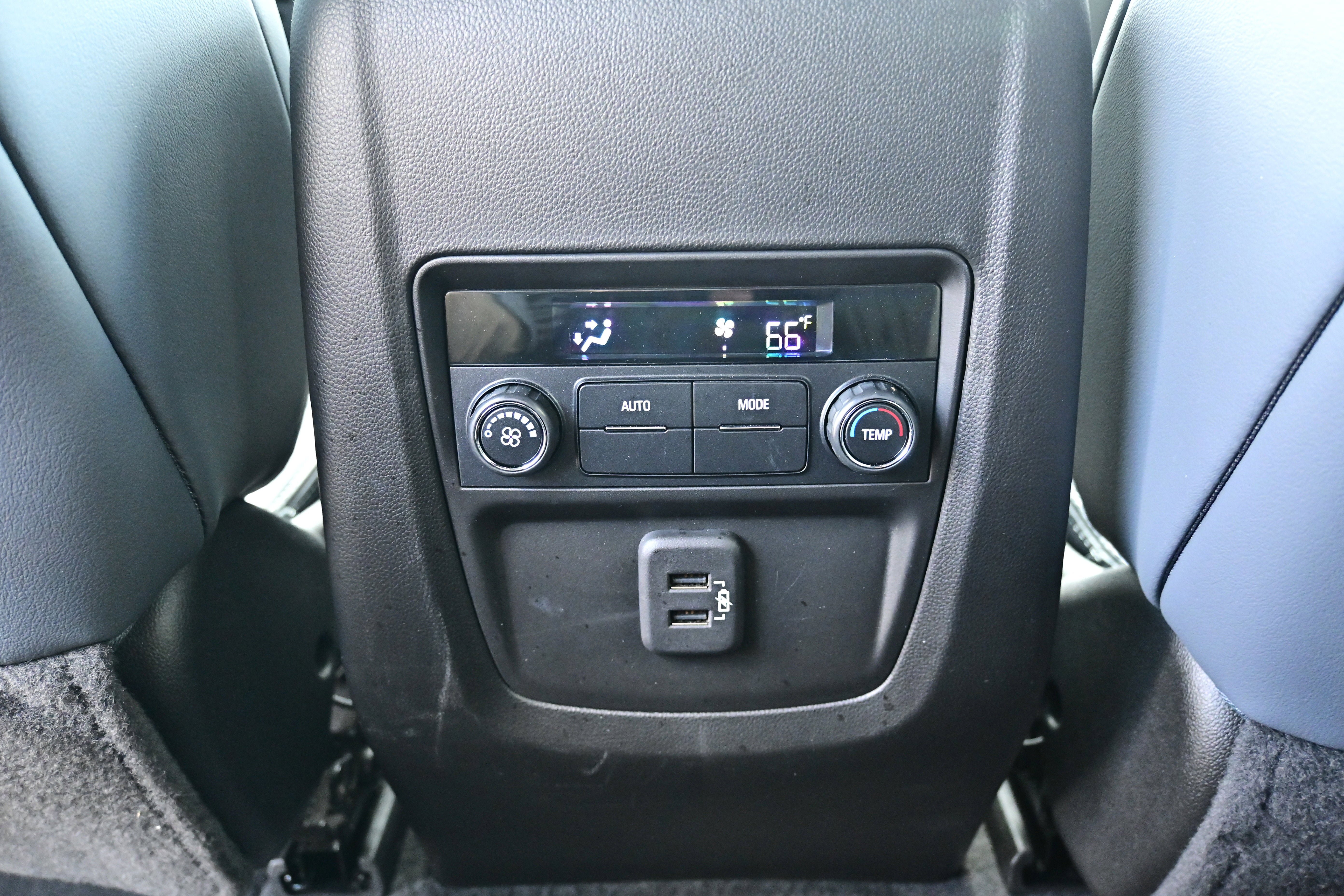 Used 2023 Buick Enclave Essence w/ Experience Buick Package AWD/4WD image 17