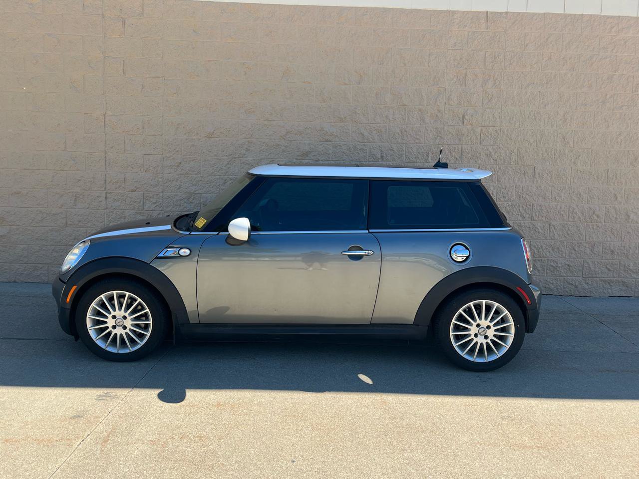 Used 2009 MINI Cooper S FWD image 2