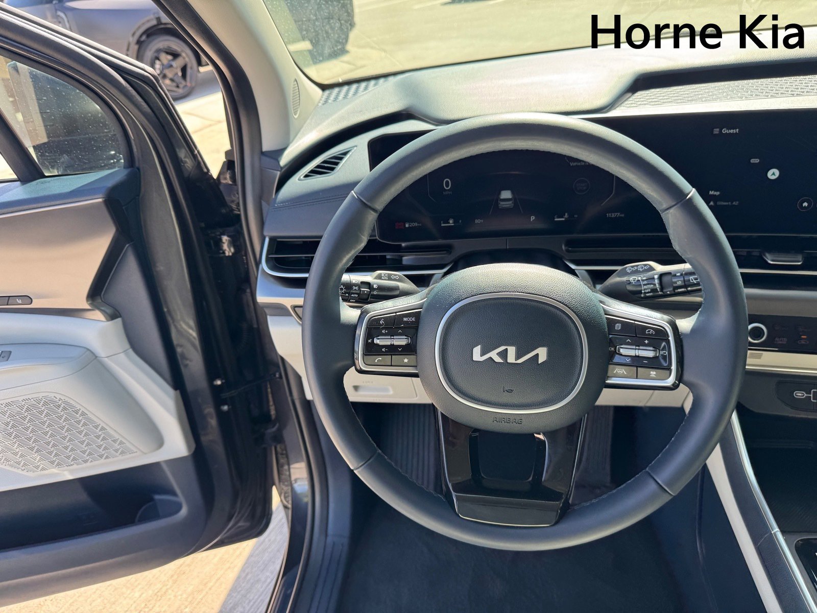 Certified 2026 Kia Carnival SX w/ SX Dark Edition Package image 17