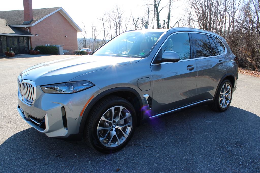 New 2026 BMW X5 xDrive50e w/ Climate Comfort Package image 4