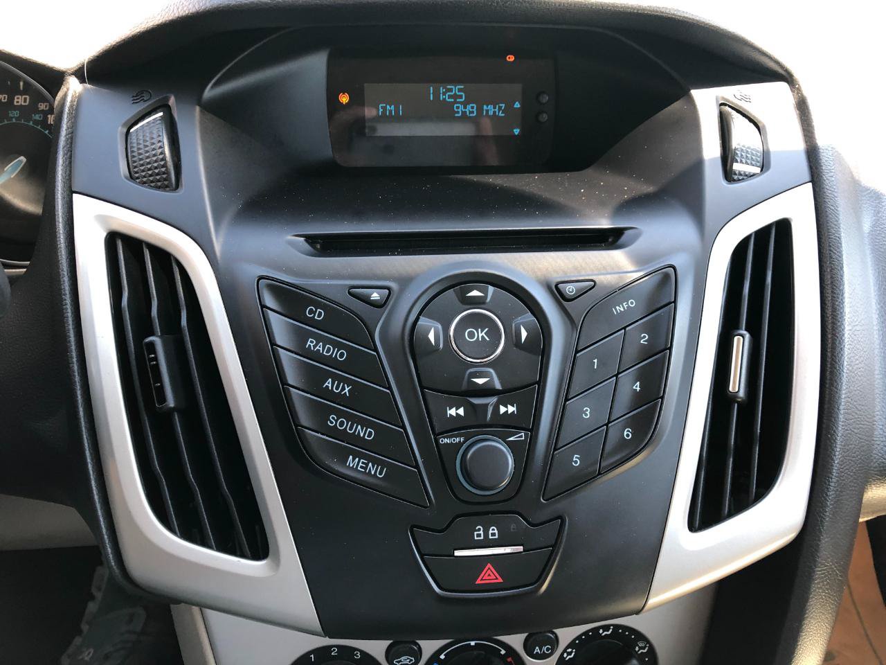 Used 2012 Ford Focus SE FWD image 16