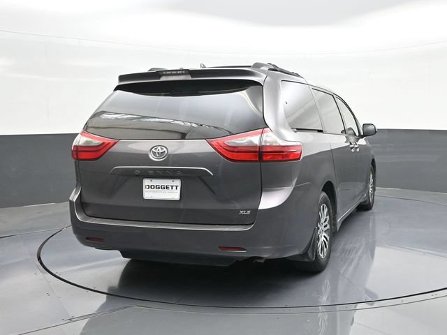 Used 2020 Toyota Sienna XLE FWD image 11