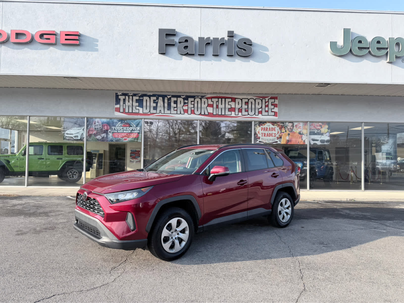 Used 2019 Toyota RAV4 LE image 1