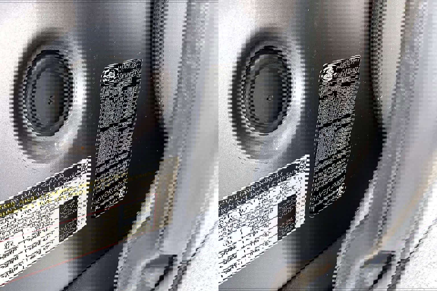 Used 2020 Land Rover Range Rover Velar R-Dynamic S image 32