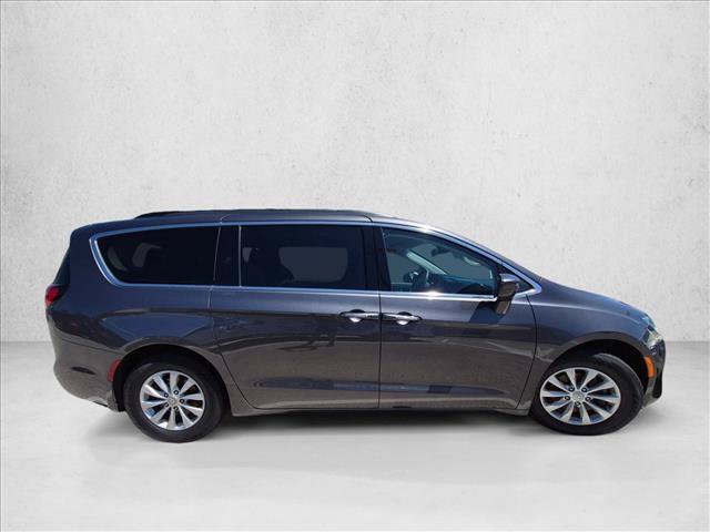 Used 2018 Chrysler Pacifica Touring Plus FWD image 4