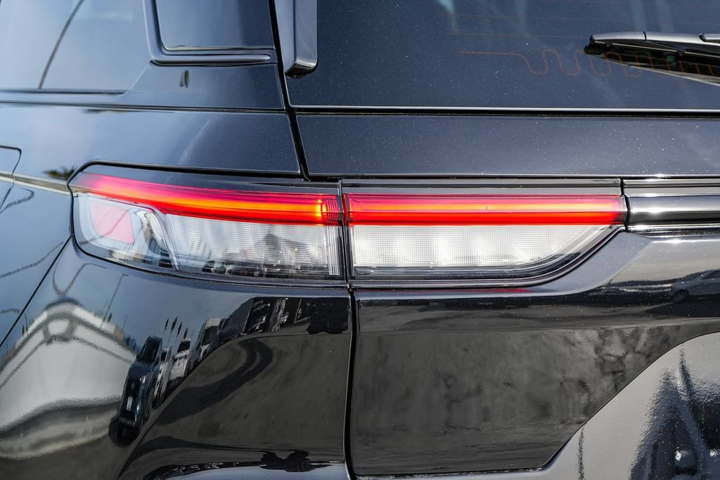 New 2026 Jeep Grand Cherokee Altitude AWD/4WD image 10