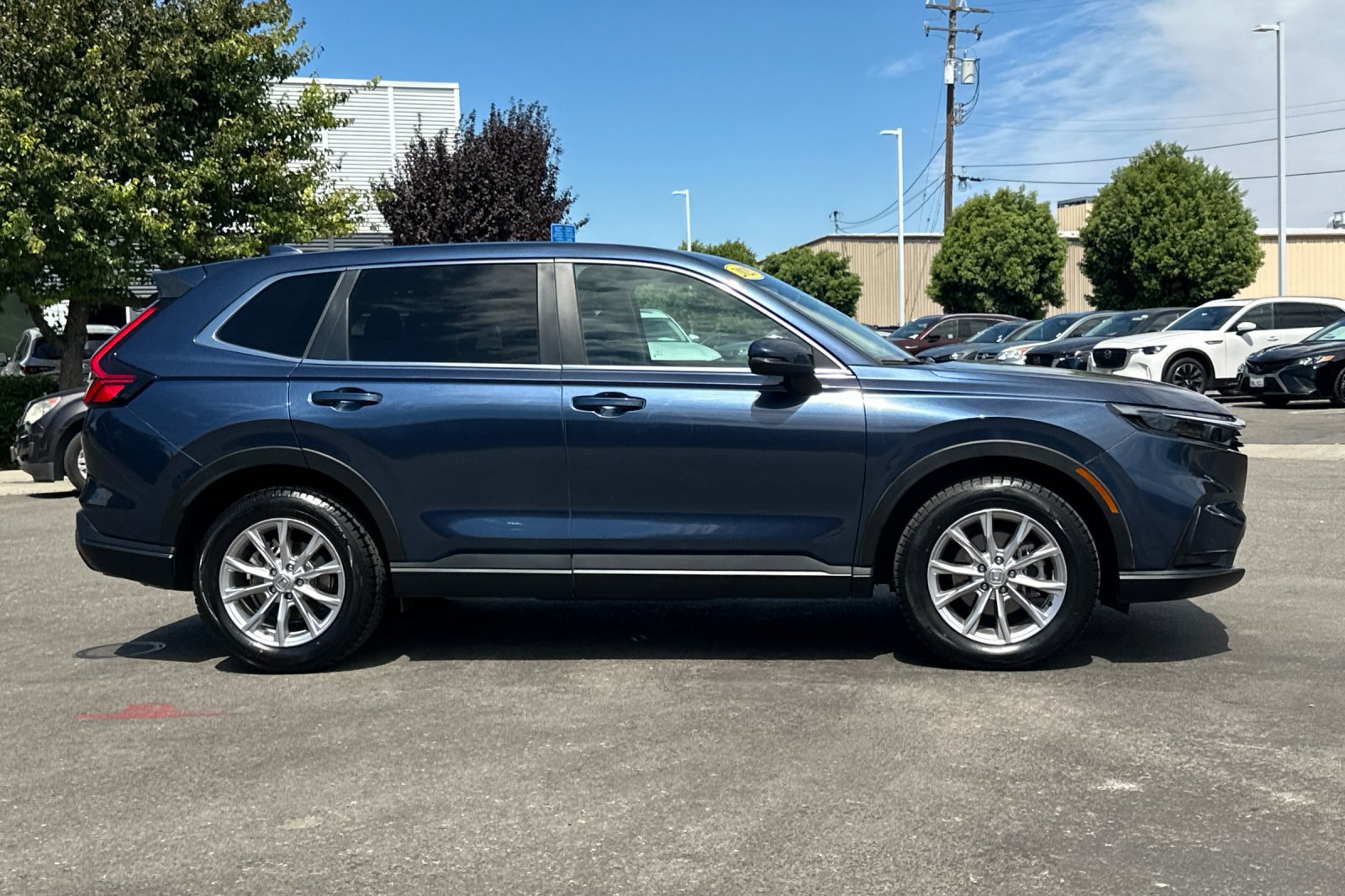 Used 2025 Honda CR-V EX image 3