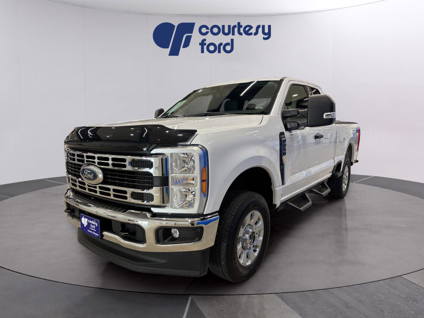 Certified 2023 Ford F250 XLT AWD/4WD image 3