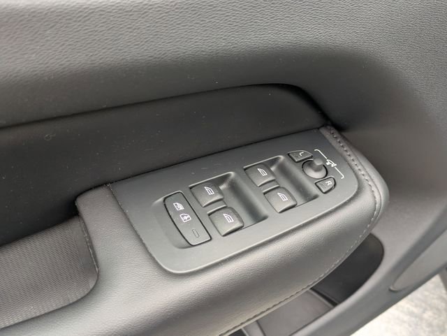 Certified 2023 Volvo XC60 B5 Plus w/ Protection Package Premier AWD/4WD image 12