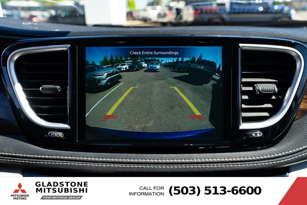 Used 2021 Chrysler Pacifica Limited AWD/4WD image 16